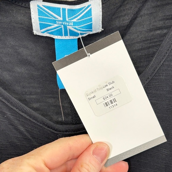 Black Sleeveless Tank Top - Picture 3 of 4